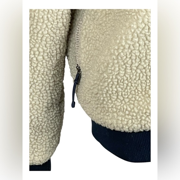 Patagonia - W's Classic Sherpa Retro-X Jkt - Natural w/New Navy Women’s Medium - Picture 3 of 9